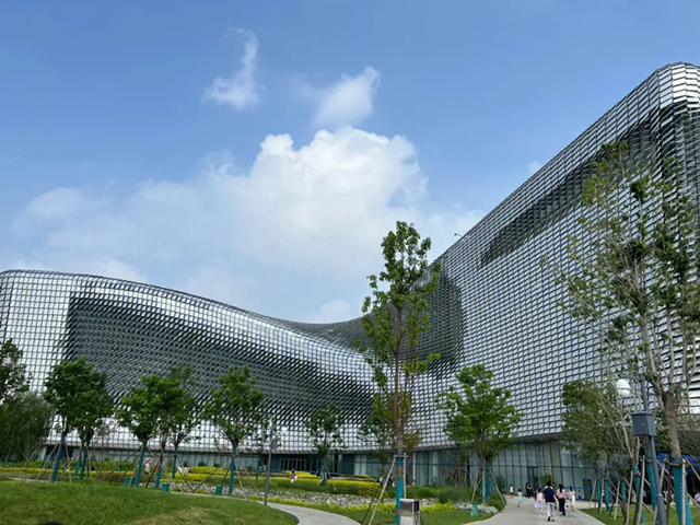 河南省科技館新館投資20多億元，以“智慧·創(chuàng)新·夢(mèng)想”為展教主題