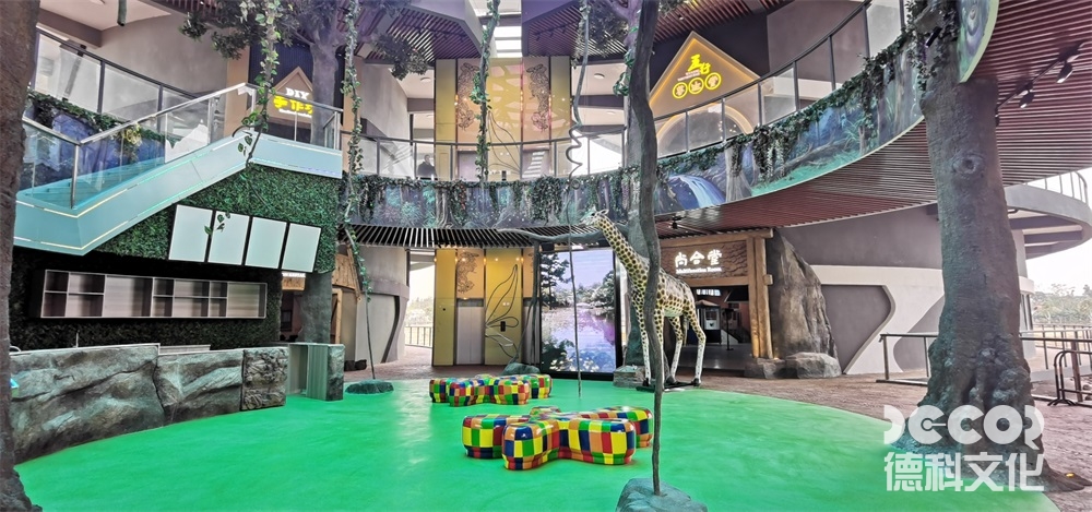 文化展館設(shè)計中，如何利用展示方式和裝置來展示不同文化的美學(xué)和審美特點？