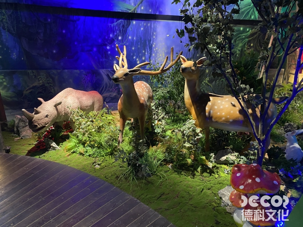 文化展館設(shè)計(jì)中，如何利用展示裝置和布局來(lái)突出文化的重要性和影響力？