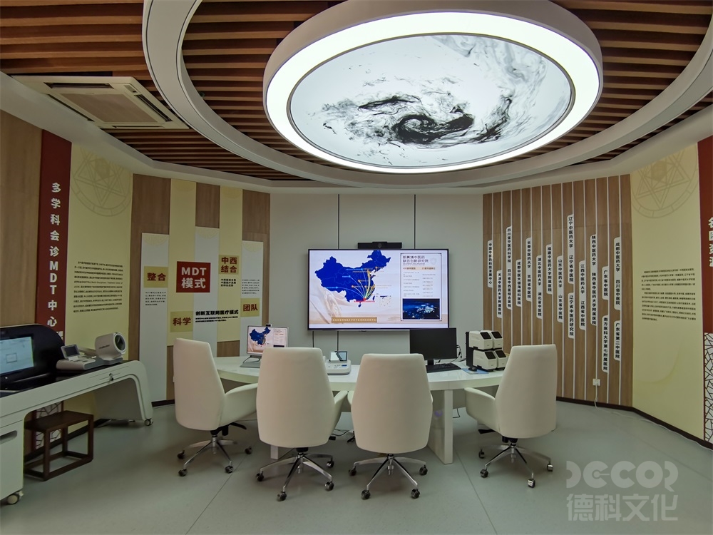 中醫(yī)藥展覽館設(shè)計(jì)中是否需要使用現(xiàn)代科技和互動(dòng)裝置？