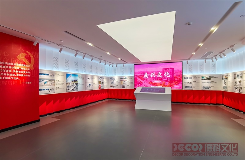 如何在黨政展廳裝修中體現(xiàn)地方特色和文化？