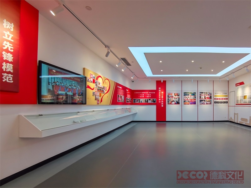 如何確定展示型黨建館設計的核心主題定位？